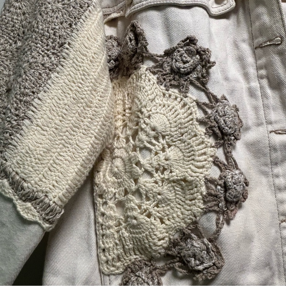 NWT Free People Bali Rare Hearts Crochet Embroidered Flower Beige Denim Jacket M - Picture 9 of 11